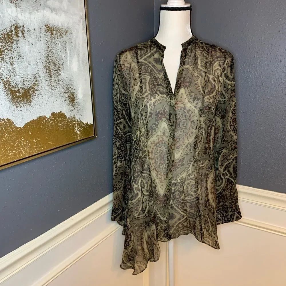 Zara A Symmetrical button down top